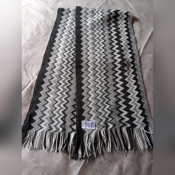 Scarf - Picture 4 of 4